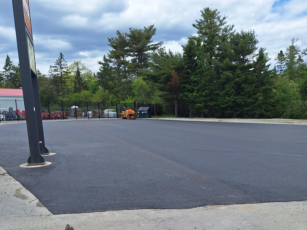 commercial plaza asphalt paving