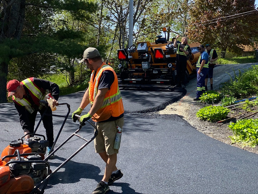 driveway asphalt paving